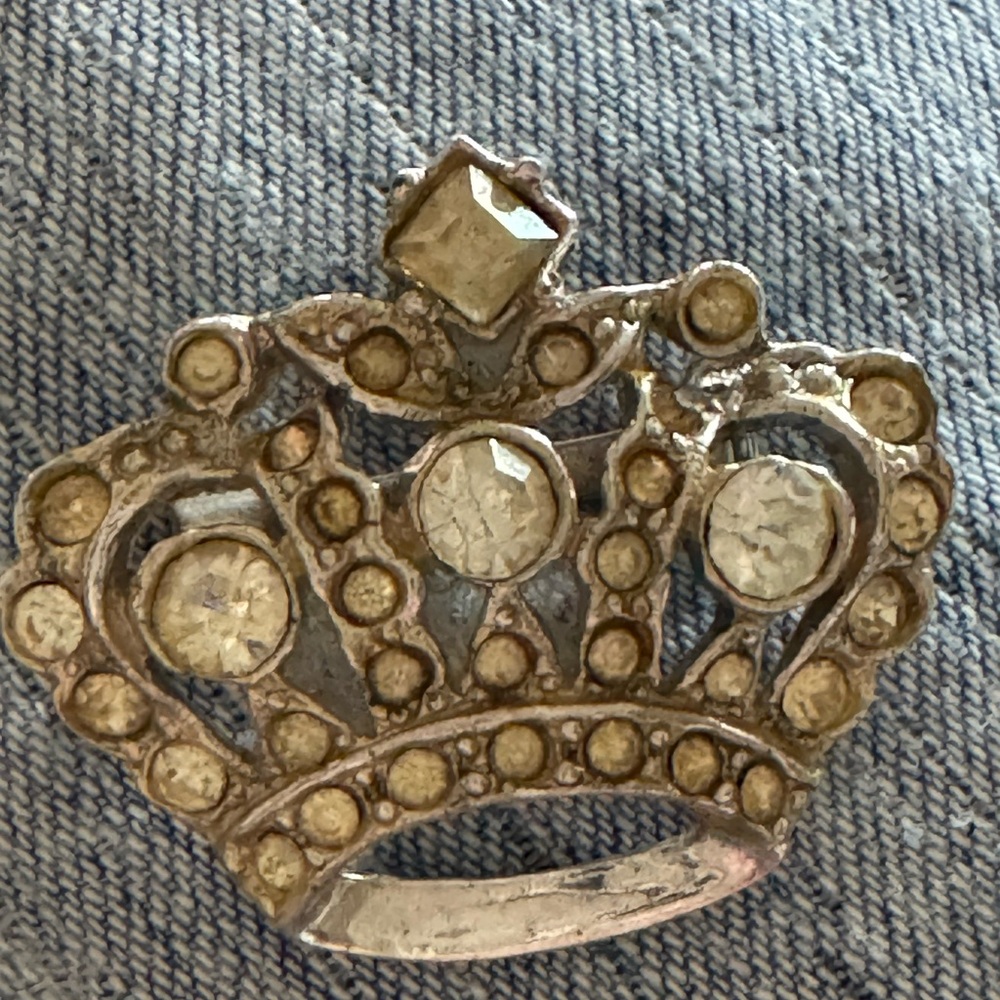 Intricate Silver Crown Brooch with Ornate Design